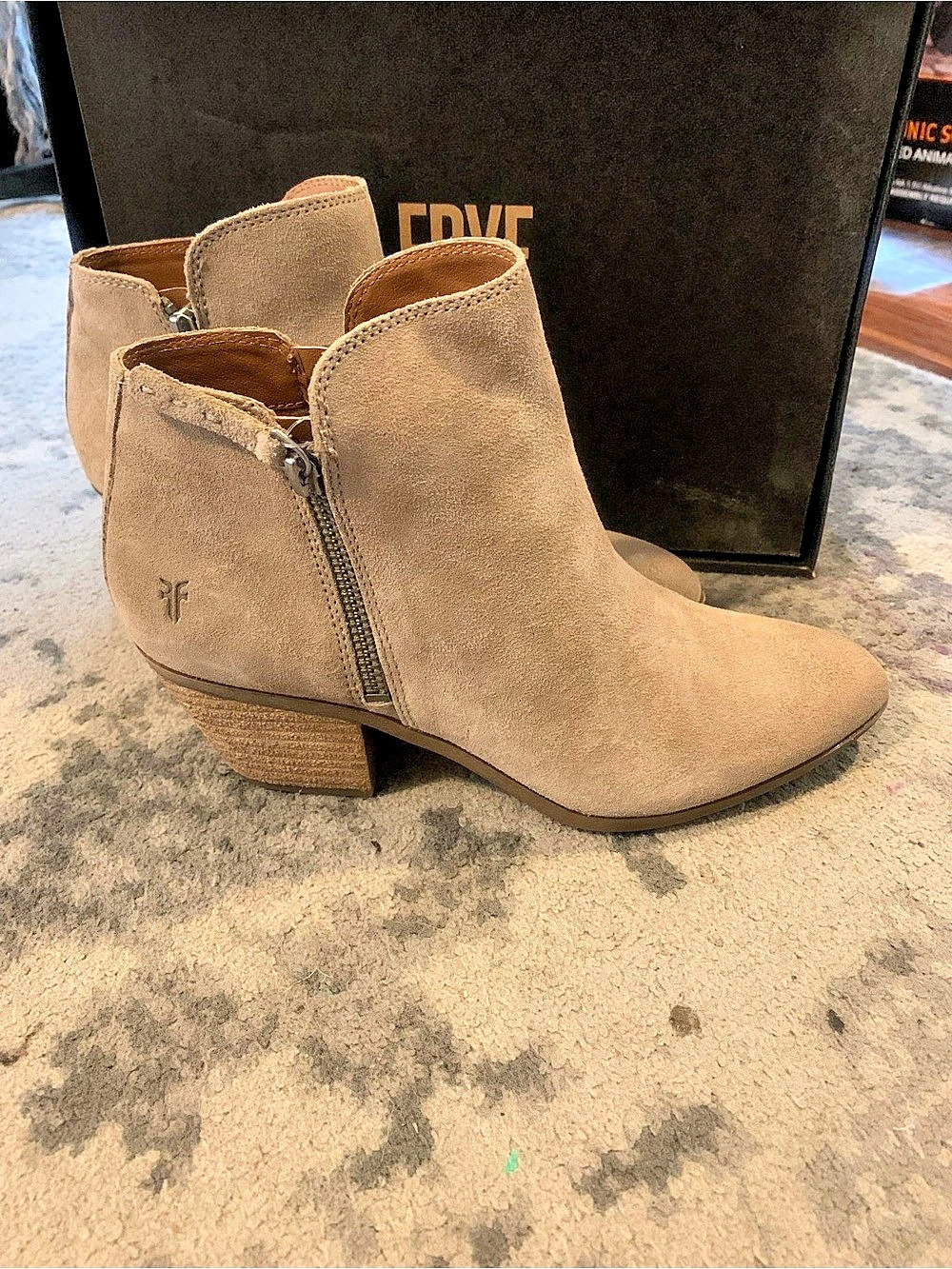 Frye Judith Zip Bootie Ankle Booties in Brown US 7M
